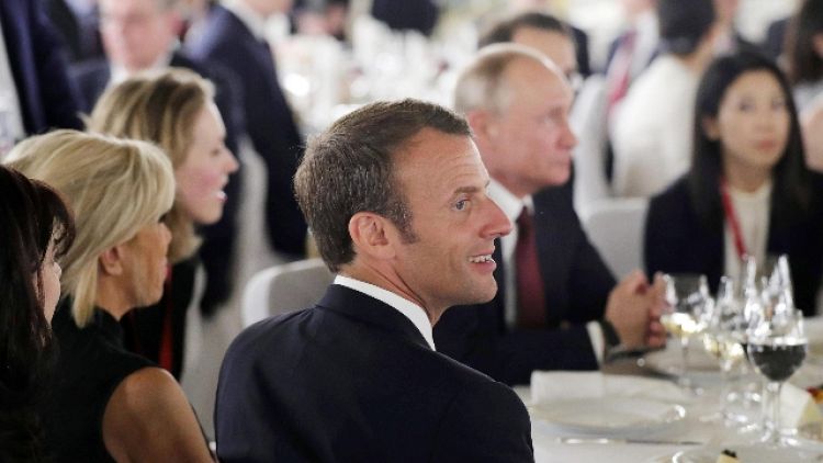Mondiali: Macron domani da Putin