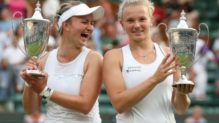 Wimbledon: Krejcikova et Siniakova remportent le double dames