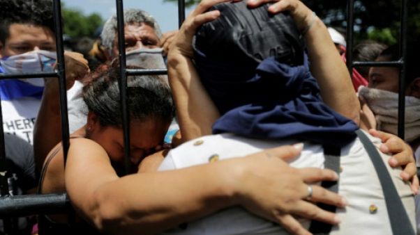 Nicaragua: nuit de terreur pour les étudiants assiégés dans une Eglise Nicaragua: nuit de terreur pour les étudiants assiégés dans une Eglise