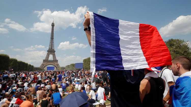 Paris fanzone fills with 90,000 willing 'Les Bleus' to World Cup victory