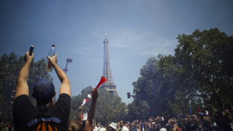 Mondial: la fan zone de Paris pleine trois heures avant France-Croatie