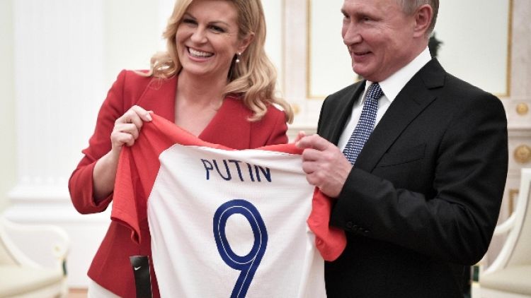 Presidente Croazia regala a Putin maglia