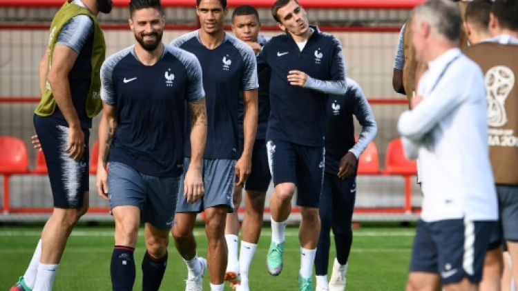 Mondial: attaque Mbappé-Griezmann-Giroud dans une équipe de France sans surprise
