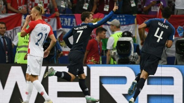 France-Croatie: les Bleus, devant à la mi-temps, entrevoient leur étoile France-Croatie: les Bleus, devant à la mi-temps, entrevoient leur étoile