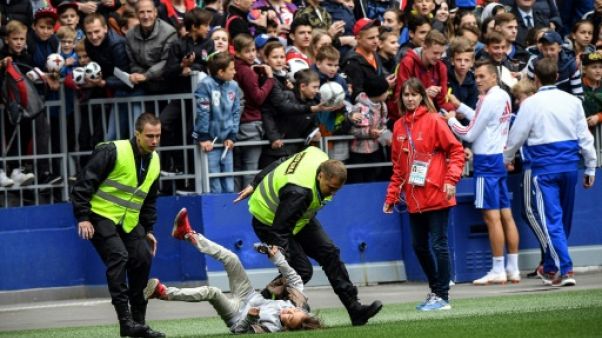 Mondial: intrusions de quatre personnes sur la pelouse en finale Mondial: intrusions de quatre personnes sur la pelouse en finale