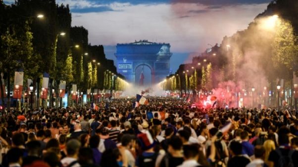 Mondial-2018: une marée humaine noie Paris dans la fête Mondial-2018: une marée humaine noie Paris dans la fête