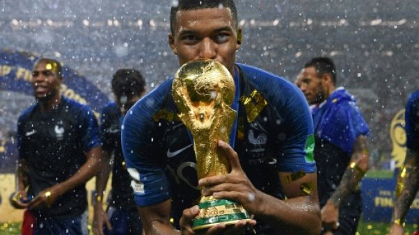 A Bondy, chez Mbappé: "vive Kylian, vive la République, vive la France !" A Bondy, chez Mbappé: "vive Kylian, vive la République, vive la France !"
