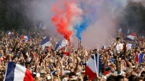 Sacre des Bleus: la France bascule dans l'ivresse Sacre des Bleus: la France bascule dans l'ivresse