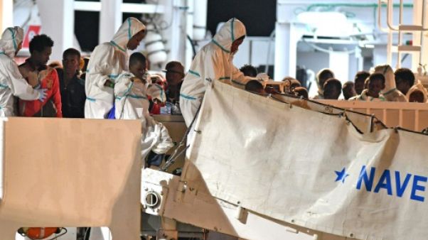 Italie: les 450 migrants ont tous débarqué Italie: les 450 migrants ont tous débarqué