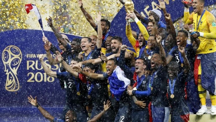 Francia campione, 16 pagine di Le Monde