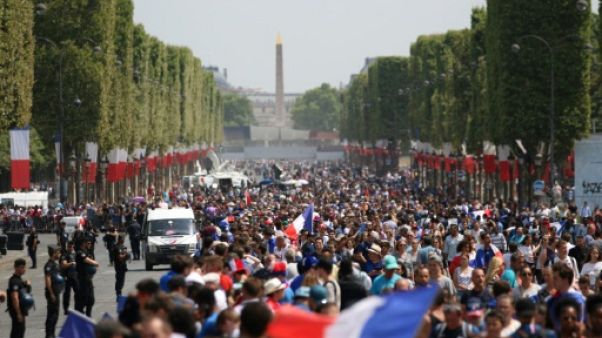 Bleus: un "dispositif exceptionnel de sécurisation" sur les Champs-Elysées Bleus: un "dispositif exceptionnel de sécurisation" sur les Champs-Elysées