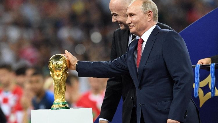 Mondiali:Putin,visti a fan in tutto 2018