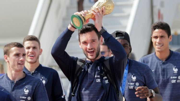 Les Bleus champions du monde font un retour triomphal en France