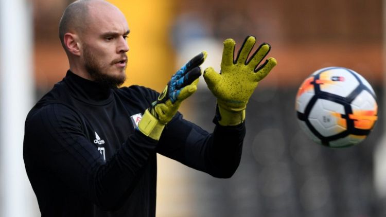 Brighton sign goalkeeper Button from Fulham