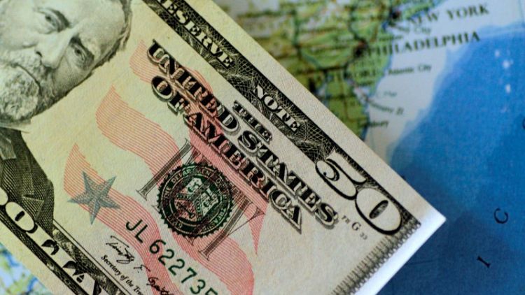 الدولار ينزل قبل شهادة رئيس المركزي الأمريكي