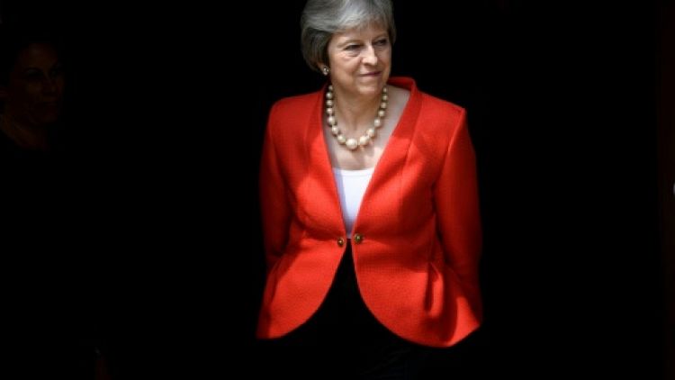 Brexit: Theresa May évite de justesse une lourde défaite devant le Parlement