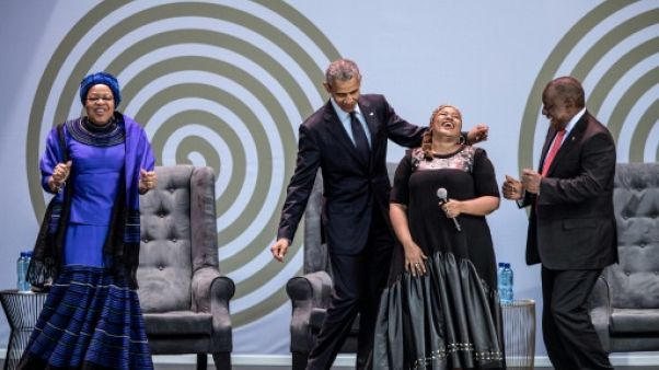 Cent après la naissance de Mandela, l'Afrique du Sud rend hommage à un "géant de l'Histoire" Cent après la naissance de Mandela, l'Afrique du Sud rend hommage à un "géant de l'Histoire"