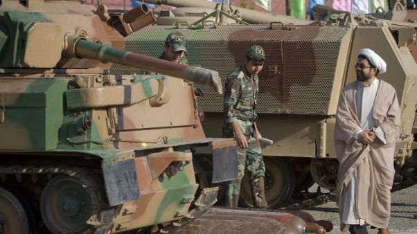 نائب وزير: إيران ستقوم بتصنيع وتحديث ما يصل إلى 800 دبابة نائب وزير: إيران ستقوم بتصنيع وتحديث ما يصل إلى 800 دبابة