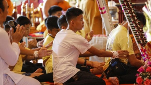 Thaïlande: les enfants de la grotte au temple après leur sortie de l'hôpital Thaïlande: les enfants de la grotte au temple après leur sortie de l'hôpital