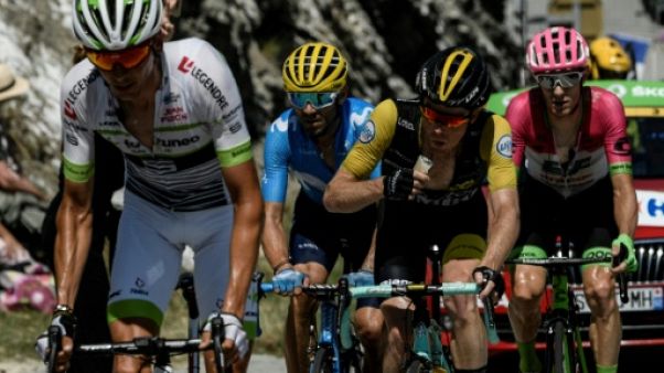 Tour de France: le peloton en route vers la montée légendaire de l'Alpe d'Huez Tour de France: le peloton en route vers la montée légendaire de l'Alpe d'Huez