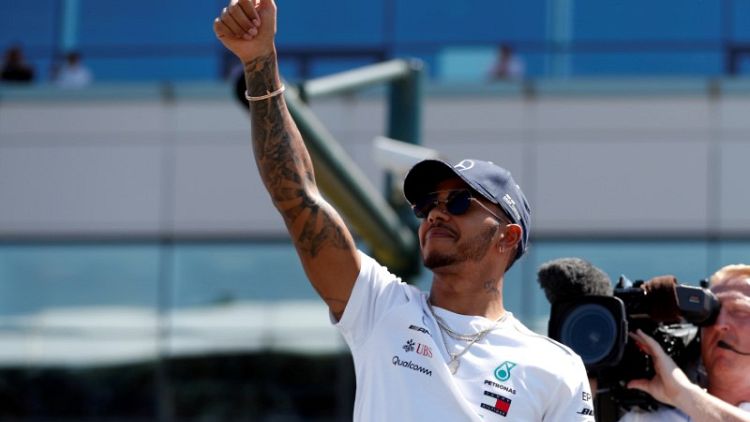 Hamilton's new contract puts the focus on Ferrari