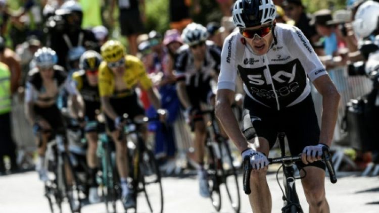 Tour de France: une montée très houleuse de l'Alpe d'Huez pour Chris Froome