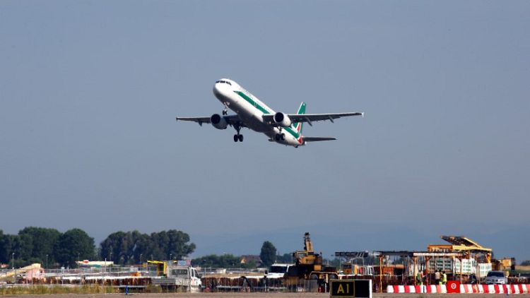 EasyJet still keen on parts of Alitalia - CEO to paper