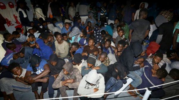 En Italie, le malaise des garde-côtes face à la très populaire fermeté anti-migrants En Italie, le malaise des garde-côtes face à la très populaire fermeté anti-migrants