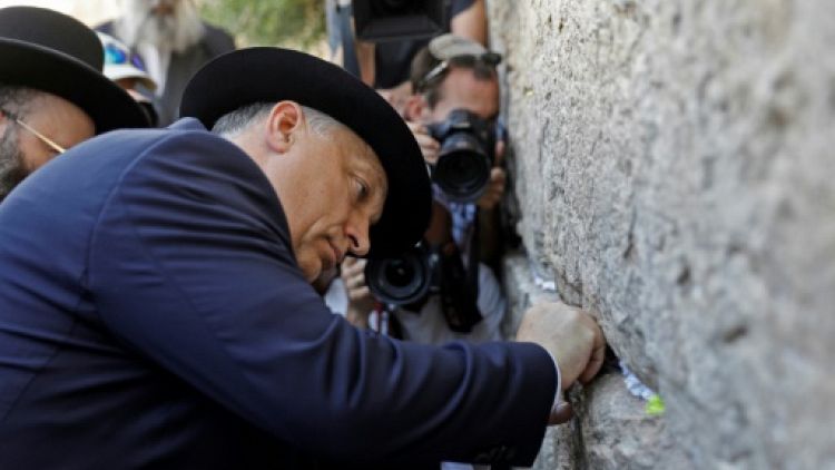 Israël: Orban termine son séjour par une visite au Mur des Lamentations
