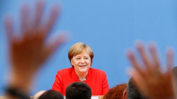 ميركل: الرسوم الأمريكية على السيارات تهدد رخاء الكثيرين حول العالم ميركل: الرسوم الأمريكية على السيارات تهدد رخاء الكثيرين حول العالم