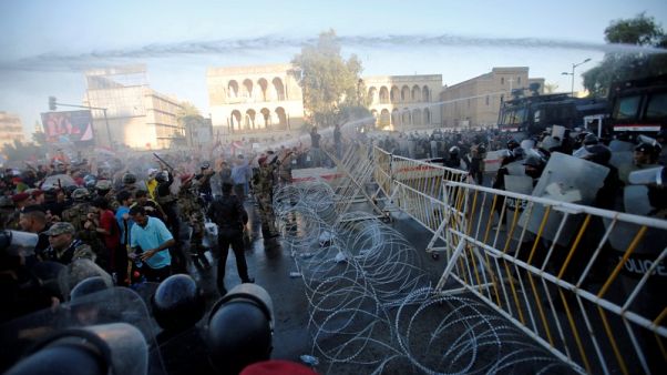 الشرطة ومصادر طبية: مقتل عراقي في احتجاج عند فرع لمنظمة بدر الشرطة ومصادر طبية: مقتل عراقي في احتجاج عند فرع لمنظمة بدر
