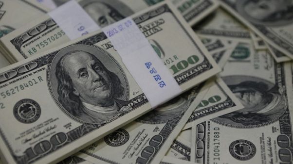 الدولار يهبط مع تكرار ترامب انتقاداته لقوة العملة وزيادات الفائدة الدولار يهبط مع تكرار ترامب انتقاداته لقوة العملة وزيادات الفائدة