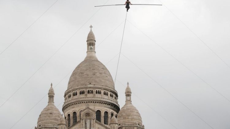 Tightrope walker stuns Parisians with Montmartre performance