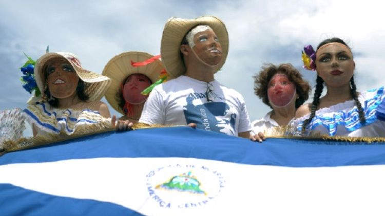 Nicaragua: l'opposition manifeste, le pouvoir se durcit