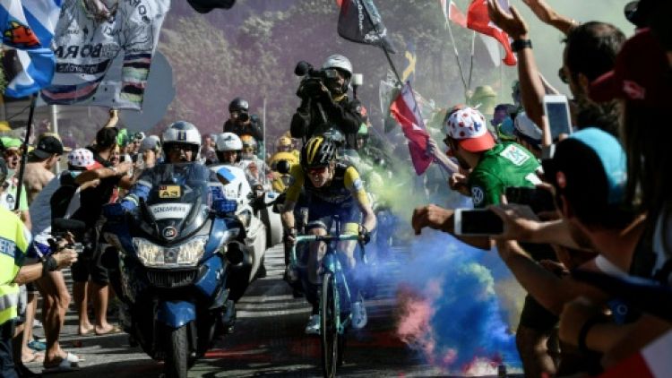 Tour de France: les fumigènes interdits sur la course