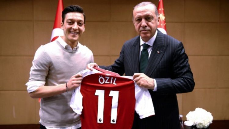 Allemagne: Özil quitte la sélection en évoquant le "racisme"