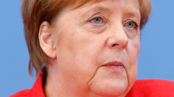 25 ألفا يحتجون على موقف حلفاء ميركل من الهجرة 25 ألفا يحتجون على موقف حلفاء ميركل من الهجرة