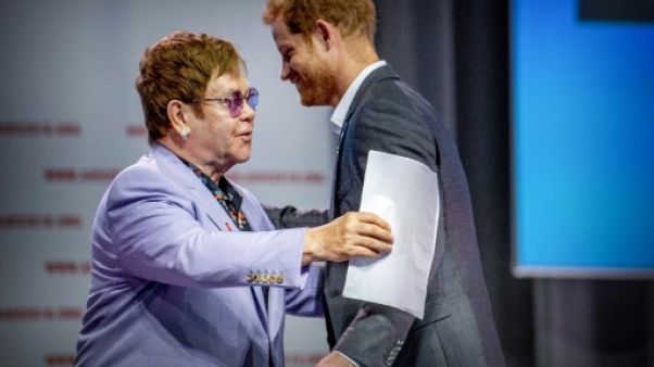 Elton John accuse la Russie et l'Europe de l'Est de "discrimination envers les gays" Elton John accuse la Russie et l'Europe de l'Est de "discrimination envers les gays"