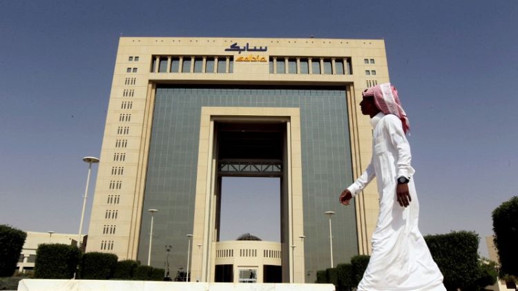مصدران: أرامكو السعودية تستهدف شراء حصة مسيطرة في سابك