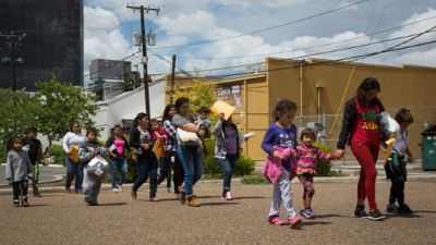 "Maman ment": la dure vie des enfants de migrants séparés de leurs parents aux Etats-Unis "Maman ment": la dure vie des enfants de migrants séparés de leurs parents aux Etats-Unis