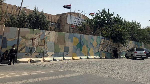 القوات الكردية تنهي هجوم مسلحين على مبنى محافظة أربيل القوات الكردية تنهي هجوم مسلحين على مبنى محافظة أربيل