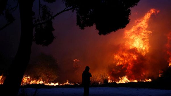 مقتل شخص وإصابة 25 في حرائق الغابات باليونان مقتل شخص وإصابة 25 في حرائق الغابات باليونان