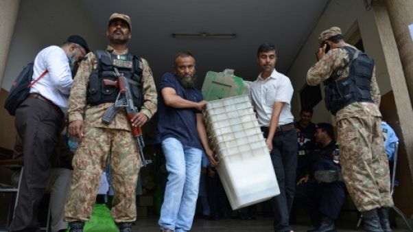 Pakistan: derniers préparatifs à la veille du scrutin Pakistan: derniers préparatifs à la veille du scrutin