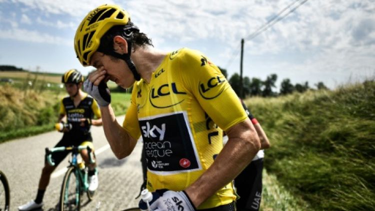 Tour de France: la course interrompue une quinzaine de minutes en raison de gaz lacrimo