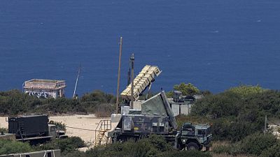 الإذاعة الإسرائيلية: اعتراض طائرة حربية سورية فوق الجولان وحالة قائدها غير واضحة