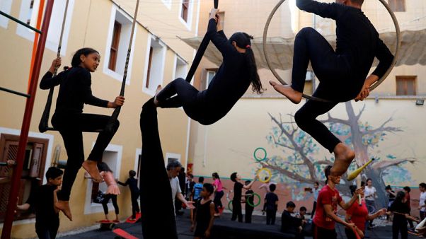 مدرسة مصرية للفنون تعين الأطفال الفقراء على التطلع إلى مستقبل أفضل مدرسة مصرية للفنون تعين الأطفال الفقراء على التطلع إلى مستقبل أفضل