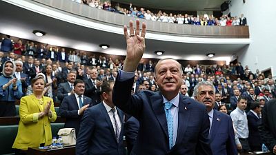 البرلمان التركي يقر قانونا أمنيا جديدا بعد رفع حالة الطوارئ