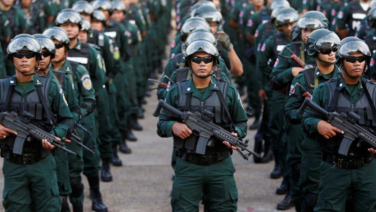 كمبوديا تنشر قوات مسلحة في استعراض للقوة قبل الانتخابات