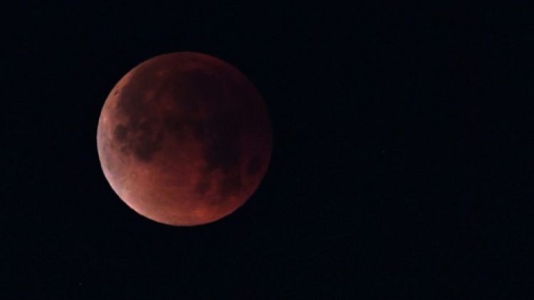 Eclipse de lune vue depuis Los Angeles le 31 janvier 2018