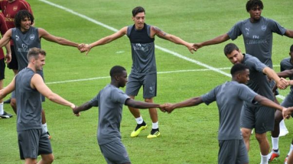 Emery: Özil "est respecté par tous les joueurs" d'Arsenal Emery: Özil "est respecté par tous les joueurs" d'Arsenal